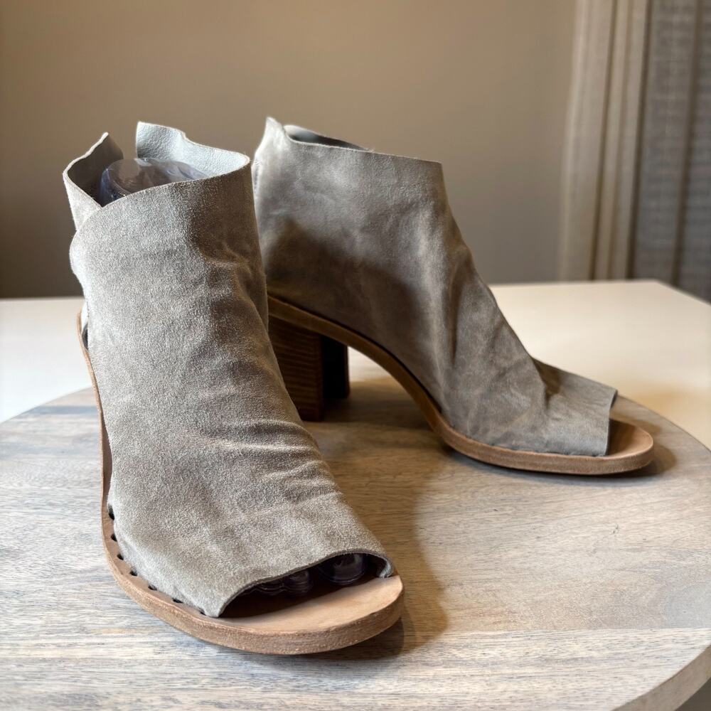 Officine Creative Taupe Suede Peep-Toe Ankle Bootie Block Heel EU 38 US 8 Italy